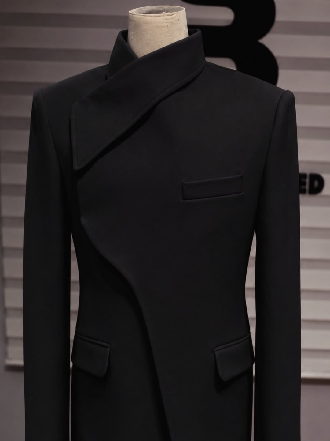 Customized Luxury Metal Embell - Men Grooming Outfit 评论和价格