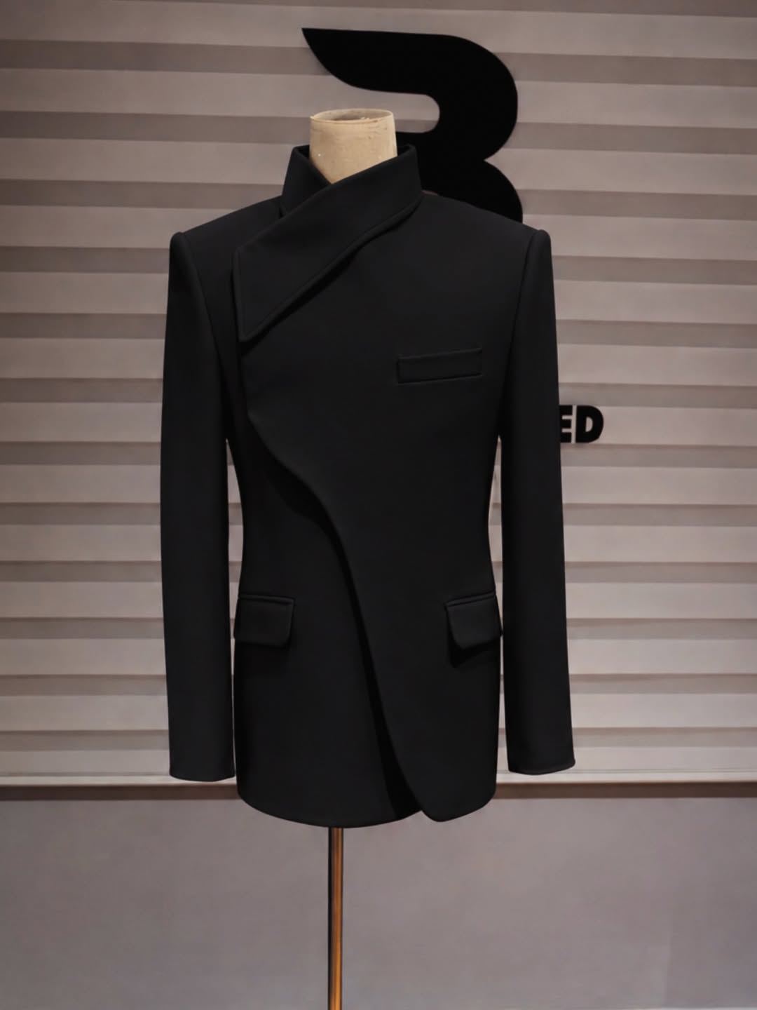 Customized Luxury Metal Embell - Men Grooming Outfit 评论和价格
